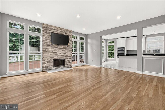 Building Photo - 6455 Saddlebrook Ln