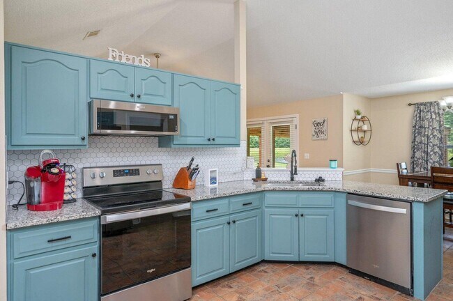 Building Photo - 422 Shoal Lake Dr