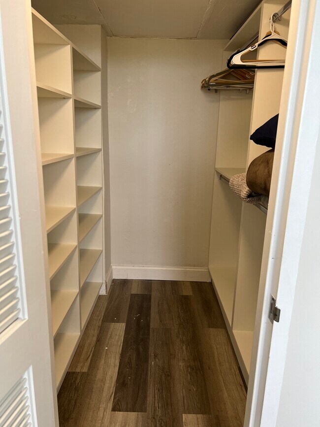 Walk in closet - 1500 Bay Rd
