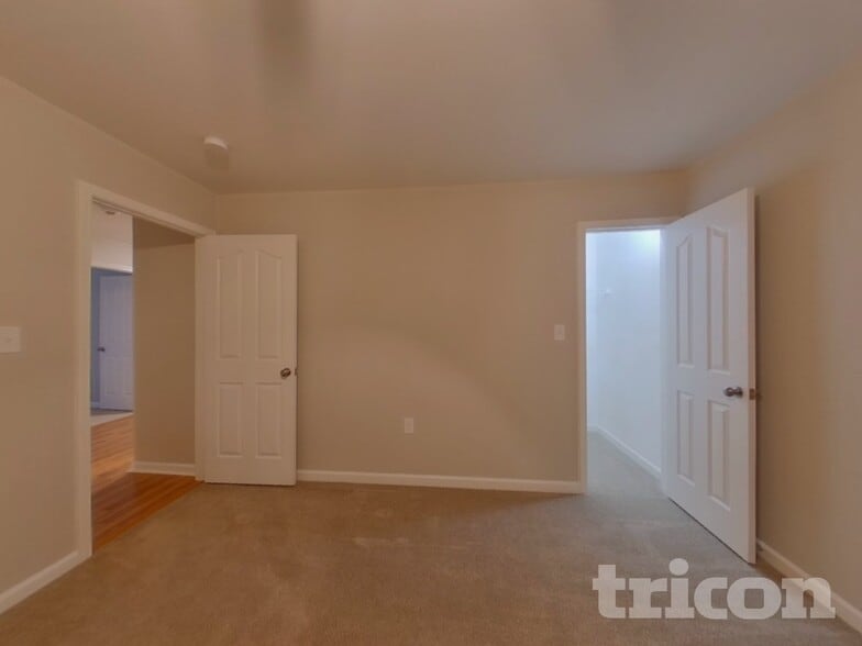 Building Photo - 2848 Village Center Dr