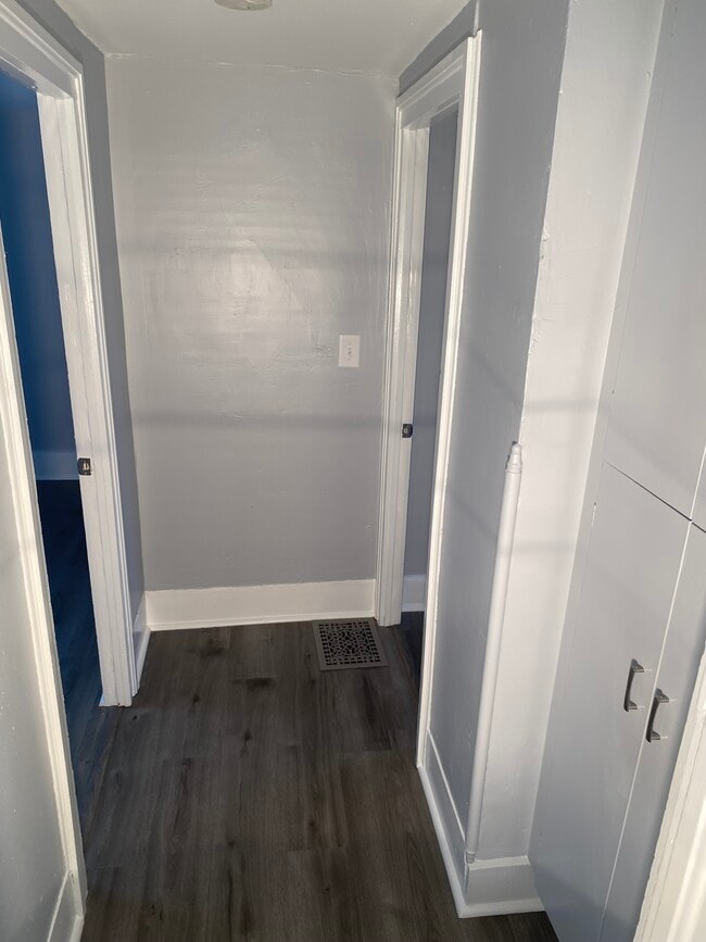 Building Photo - 834 4th St NW