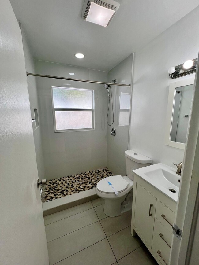 Building Photo - 1235 Beach Rd