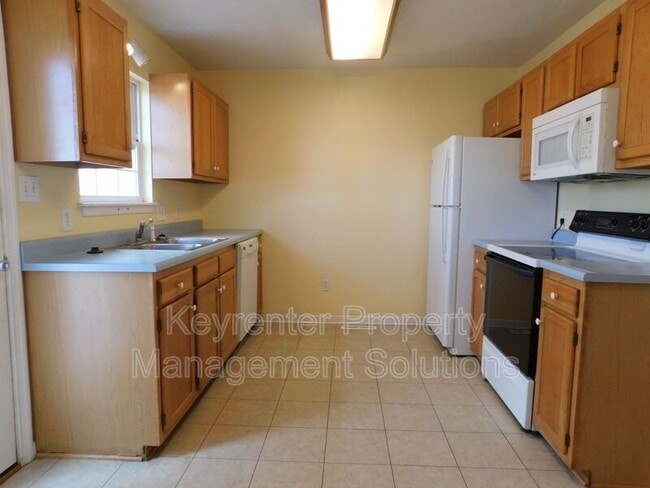 Building Photo - 1605 4th St