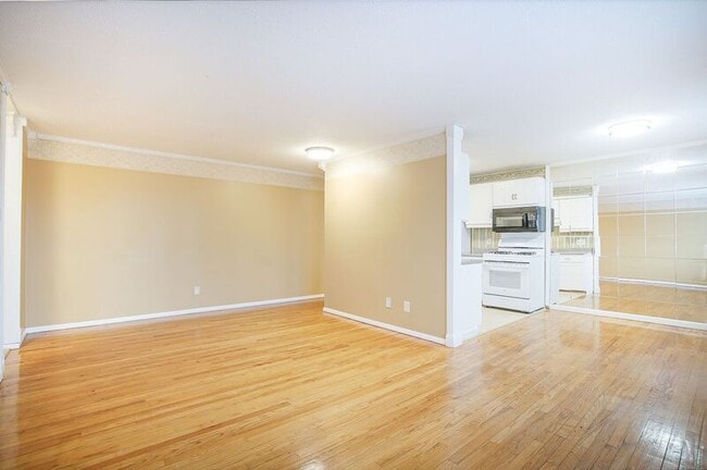 Building Photo - 261 Regency Park Dr