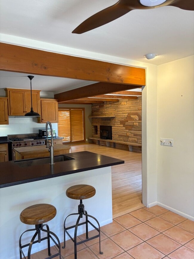 Building Photo - Unfurnished, 1-Year Long-Term Rental