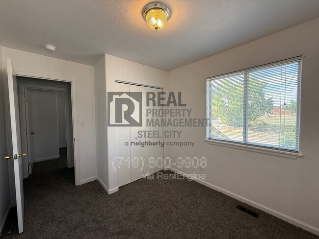 Building Photo - 230 W Elbow Dr