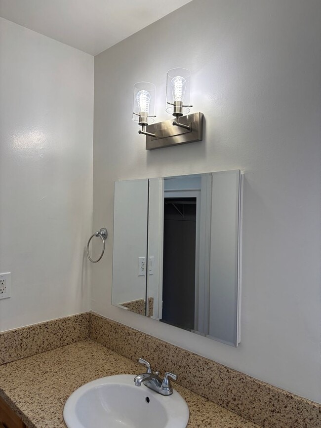 Building Photo - 3513 W Alameda Ave