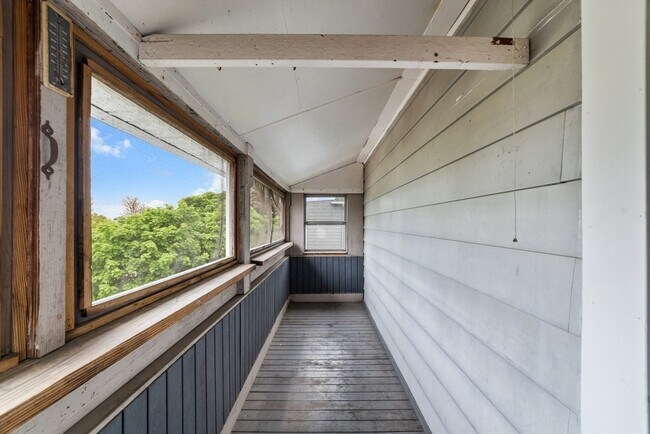 Building Photo - 26 Fuller St