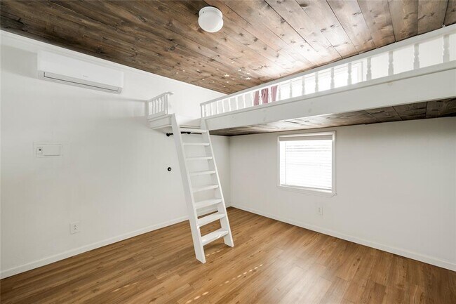 Building Photo - 2713 Sweeney Ln