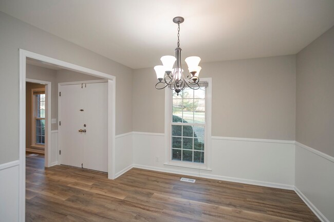 Building Photo - Beautifully Renovated Brentwood Home