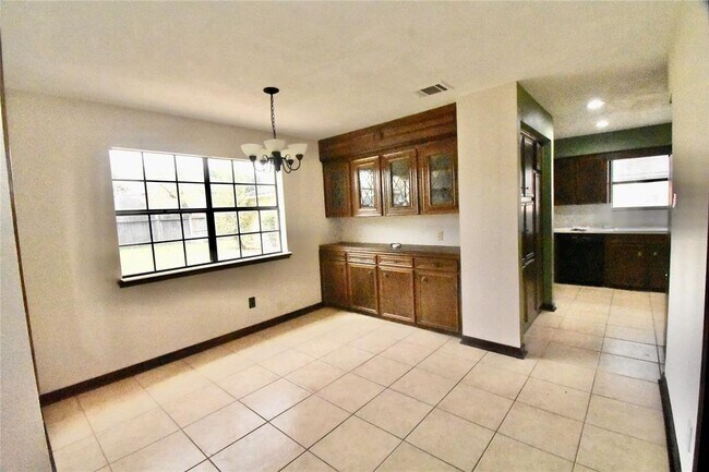 Building Photo - 2339 Walnut Ridge Dr