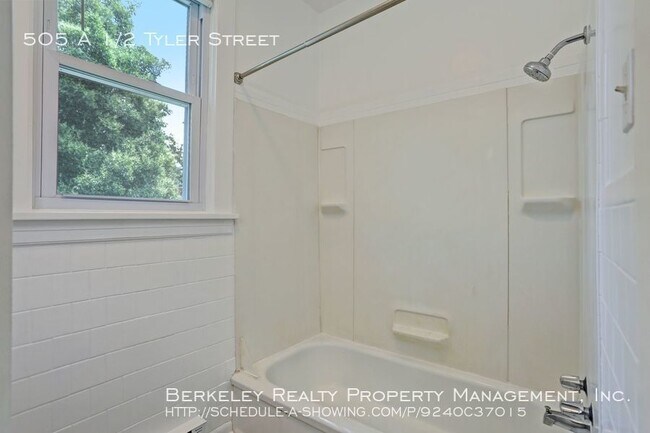 Building Photo - 505 1/2 Tyler Street - A