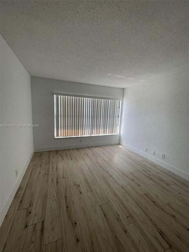 Building Photo - 2580 Coral Springs Dr
