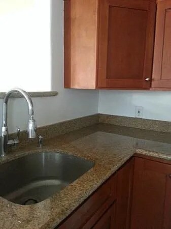 Building Photo - 136 E 21ST ST