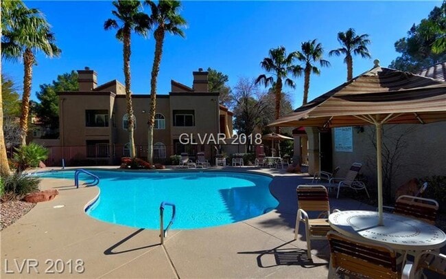 Building Photo - Great Location- 3 bedroom Condo