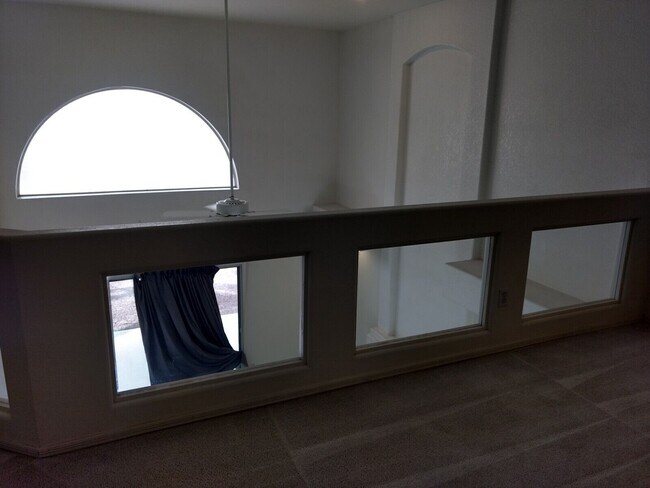 Building Photo - 3213 E Rosemonte Dr