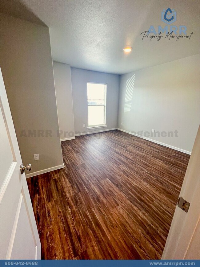 Building Photo - 3 Bedroom Home Available For Spring Pre-Lease
