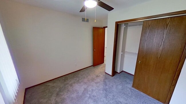 Building Photo - Updated 2BR/1BA duplex with office in partially finished basement, detached garage and across fro...