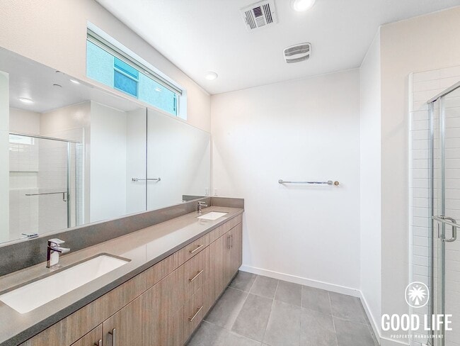 Building Photo - Modern 3BD/2.5BA Townhome in Mission Valley with Kitchen Island, Private Patio & 2-Car Garage