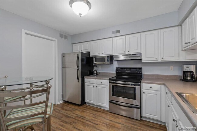 Building Photo - 2620 Greenstone Blvd