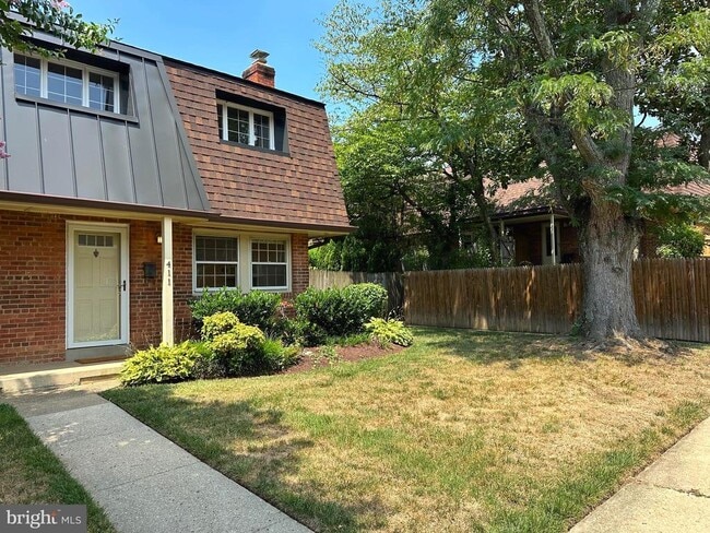 Building Photo - 411 Hampton Ct