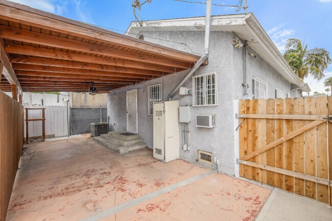 Building Photo - 2905 S Harcourt Ave