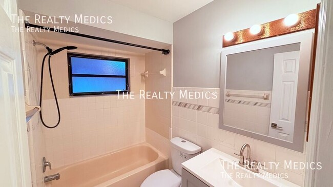 Building Photo - 7909 Richwood Dr