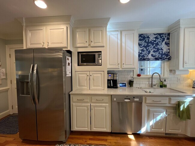 Building Photo - Incredible 5BD, 4.5BA House in Downtown Ra...