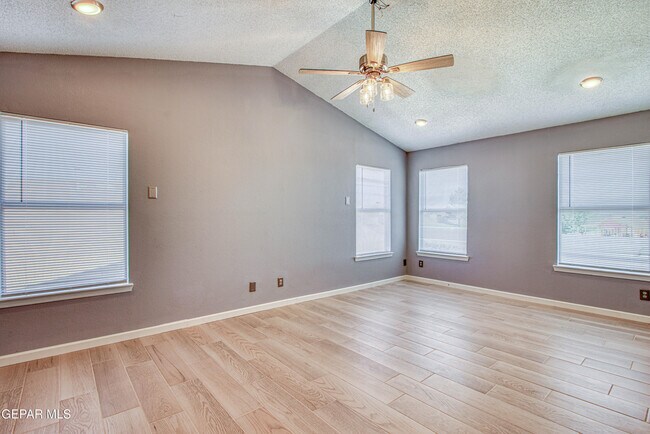 Building Photo - 12325 Tierra Bella Dr