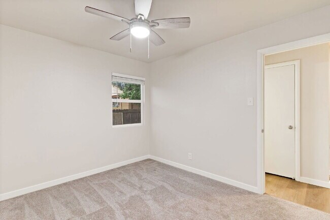 Building Photo - 1220 Janes Ln