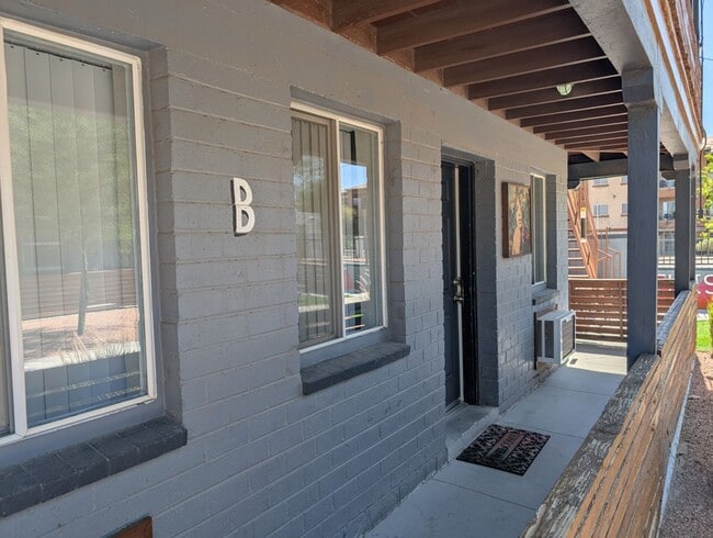Building Photo - 2 BEDROOM APARTMENT IN DOWNTOWN LAS VEGAS