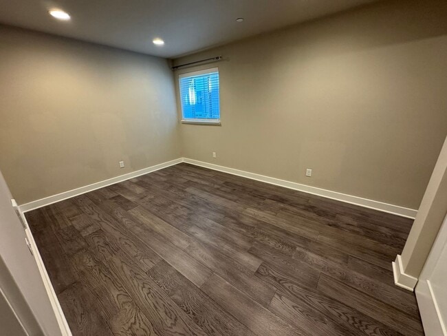 Building Photo - 4Bd/3.25Ba Kirkland Townhouse