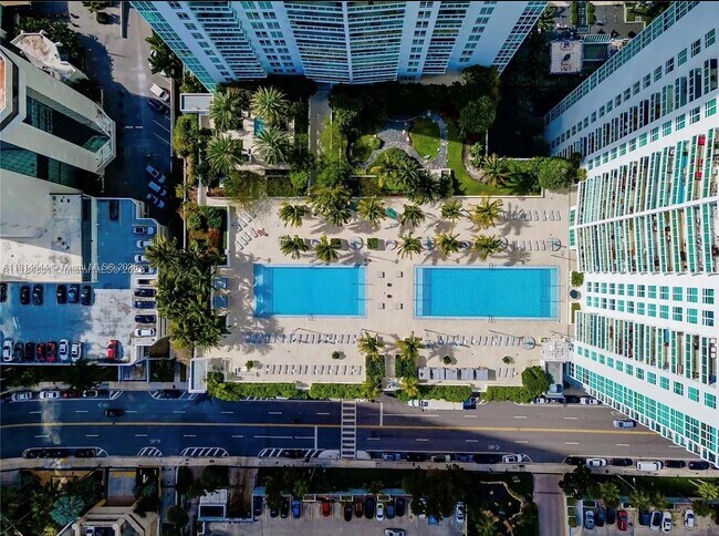 Building Photo - 950 Brickell Bay Dr