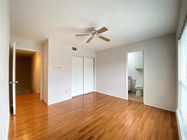 Building Photo - 2601 S Braeswood Blvd