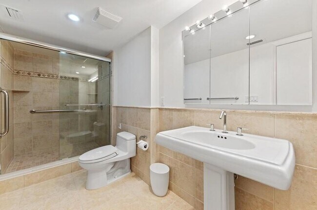 Building Photo - 3000 N Ocean Dr