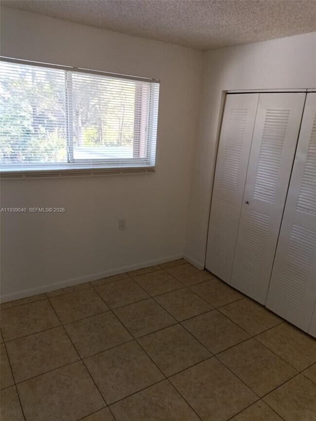 Building Photo - 947 Lake Terry Dr