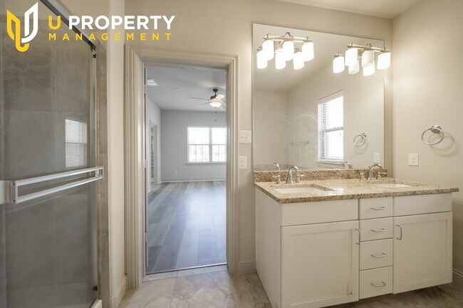 Building Photo - 2745 Troutt Dr