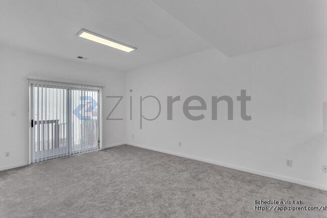 Building Photo - 609 Cambridge St