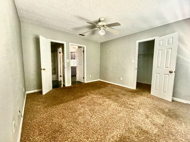 Building Photo - 2552 Golden Park Ln
