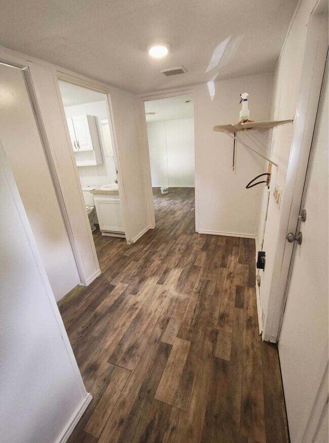 Building Photo - Cozy Retreat in Rusk, TX – Mobile Home for...