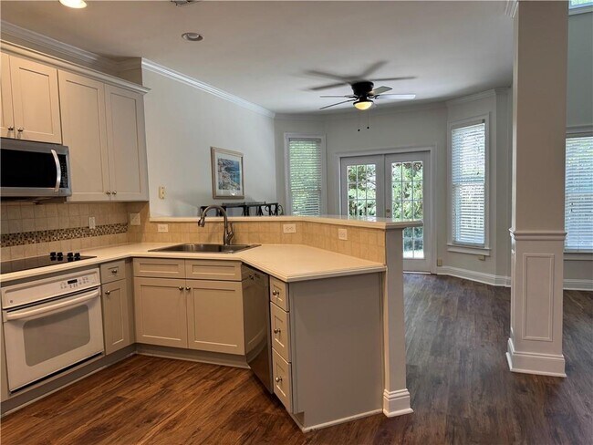 Building Photo - 4913 Green Pointe Way NE
