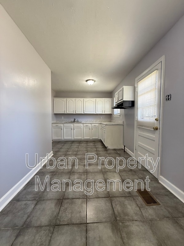 Building Photo - 5056 Stacey Rd