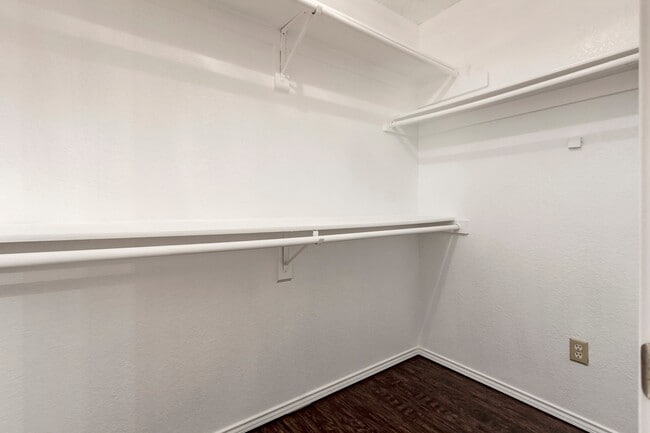 Building Photo - Adorable 3-2-2 in Cedar Hill!