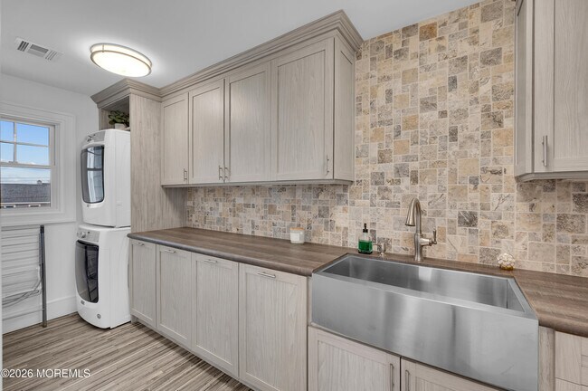 Building Photo - 18 Culebra Ave