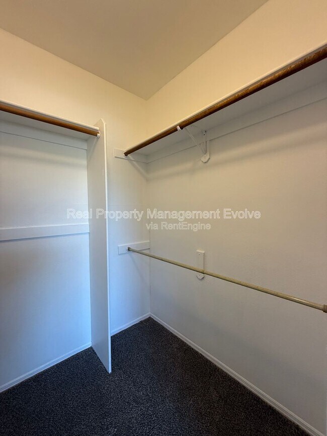 Building Photo - 750 E Northern Ave