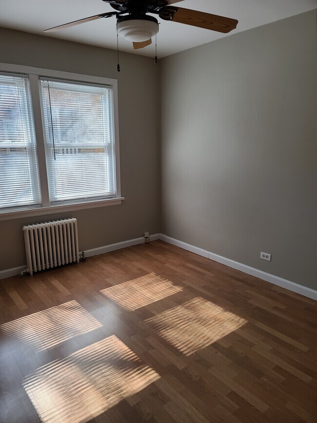 Building Photo - 422 Elmwood-1