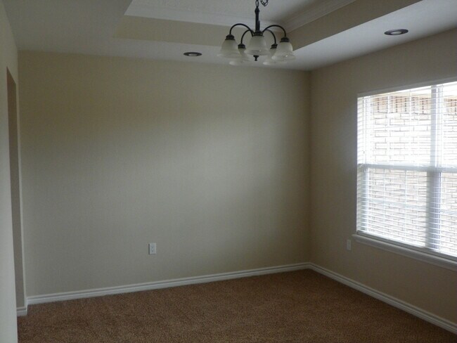 Building Photo - SPECTACULAR NEWER HOME, FIREPLACE, FORMAL ...