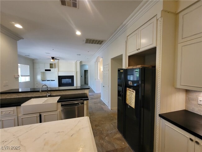 Building Photo - 9338 Wilderness Glen Ave