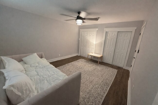 Building Photo - 902 N Texas St