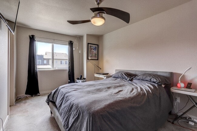 Building Photo - Two Bedroom, Two and a half bath! With Garage, Courtyard View, Stainless Appliances, Great Locati...